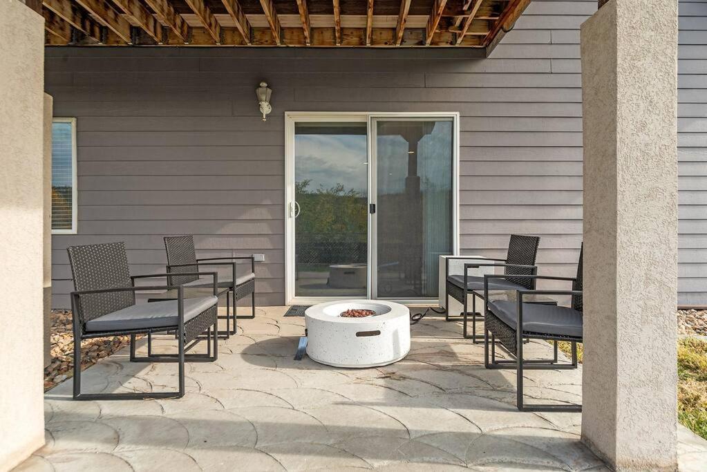 Modern Home-Garage-Scenic Patio Rapid City Exterior photo